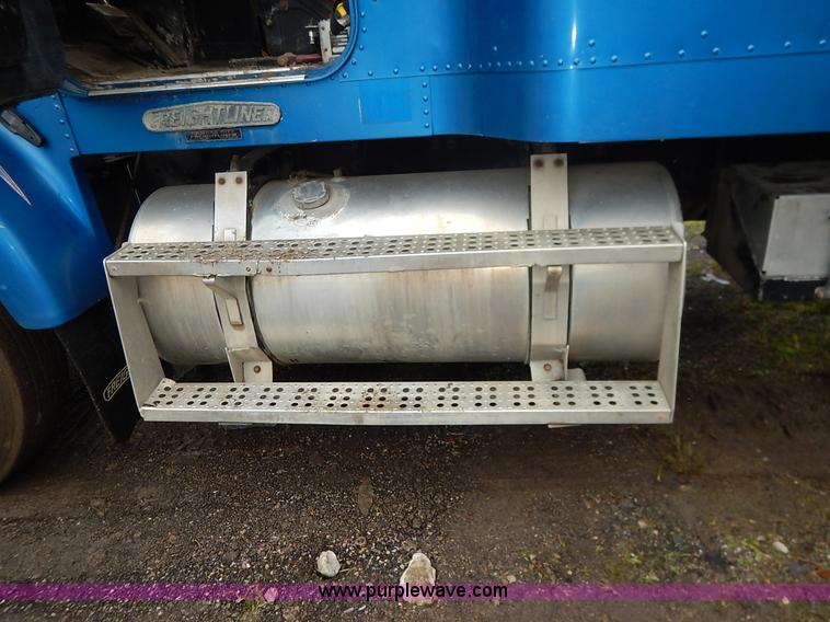 image for item K7433 1995 Freightliner FLD120SD semi truck