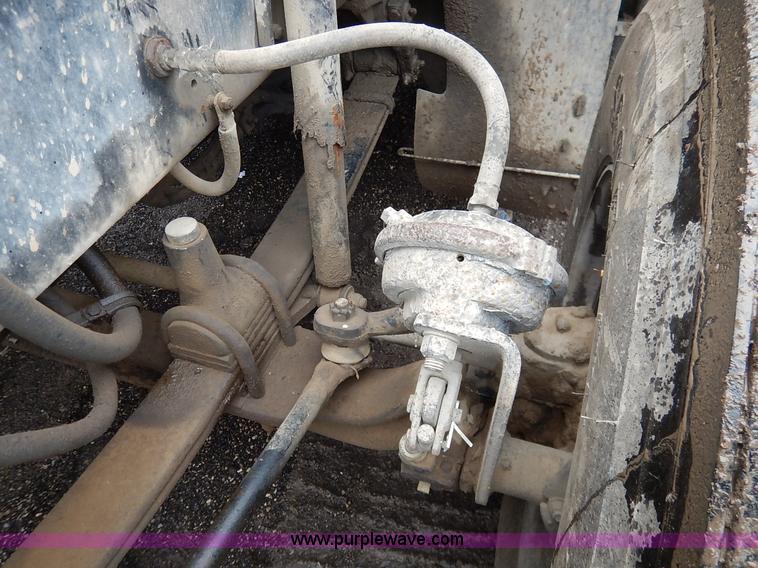 image for item K7433 1995 Freightliner FLD120SD semi truck