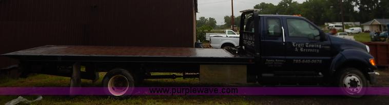image for item K7454 2007 Ford F650 Super Duty SuperCab tow truck