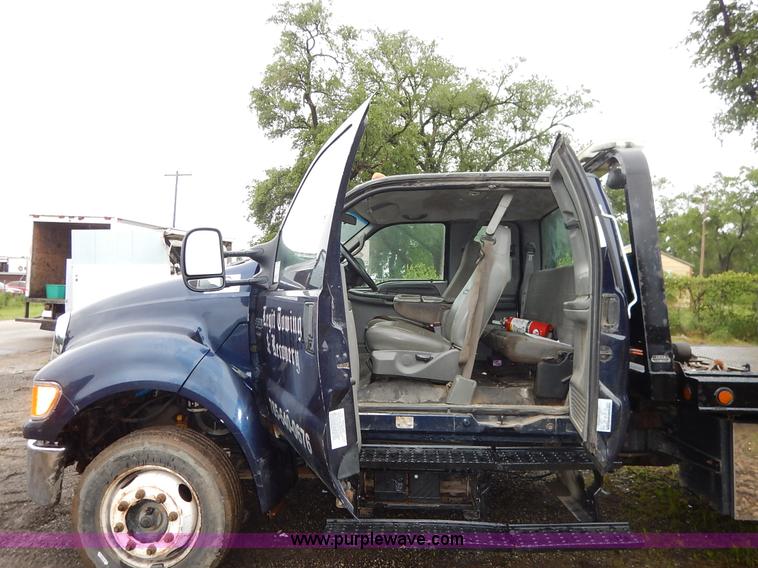 image for item K7454 2007 Ford F650 Super Duty SuperCab tow truck