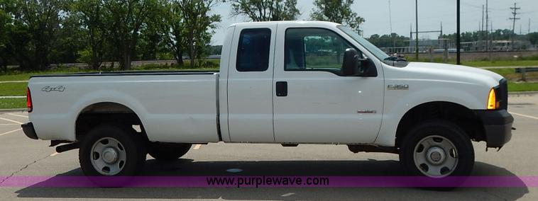 image for item K7499 2006 Ford F350 Super Duty XL SuperCab pickup truck