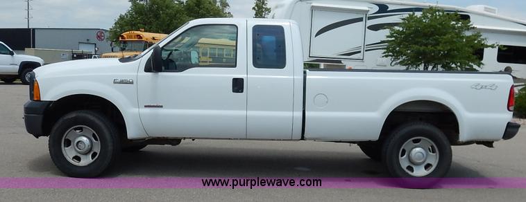 image for item K7499 2006 Ford F350 Super Duty XL SuperCab pickup truck