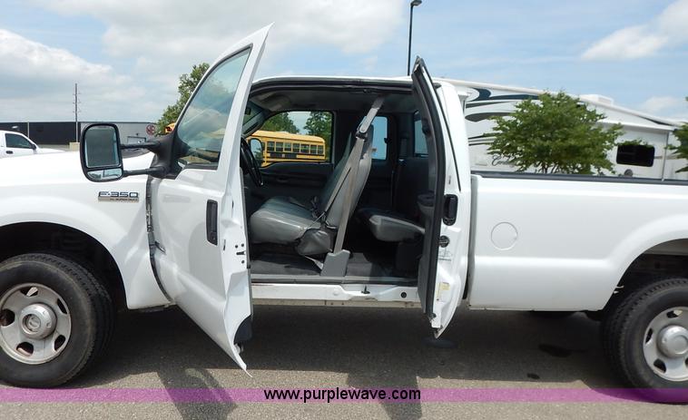 image for item K7499 2006 Ford F350 Super Duty XL SuperCab pickup truck