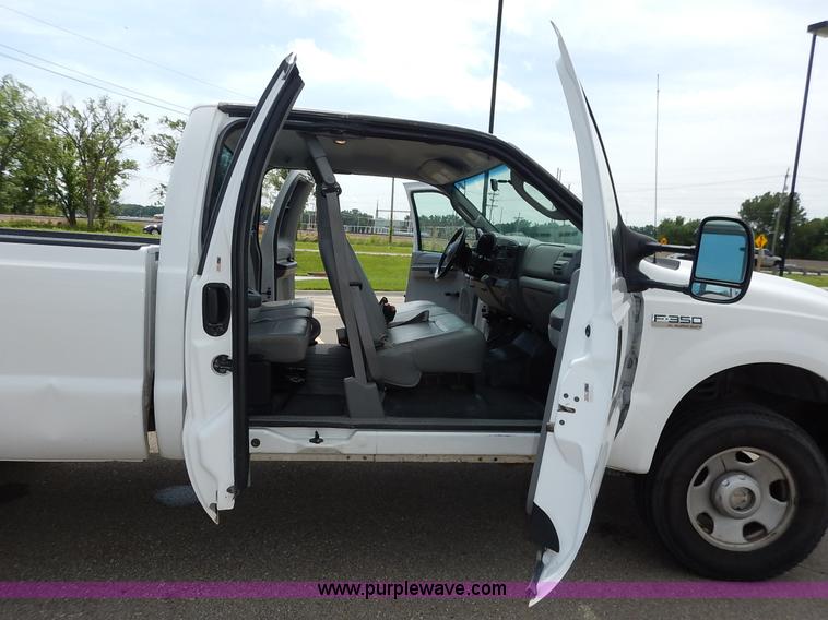 image for item K7499 2006 Ford F350 Super Duty XL SuperCab pickup truck