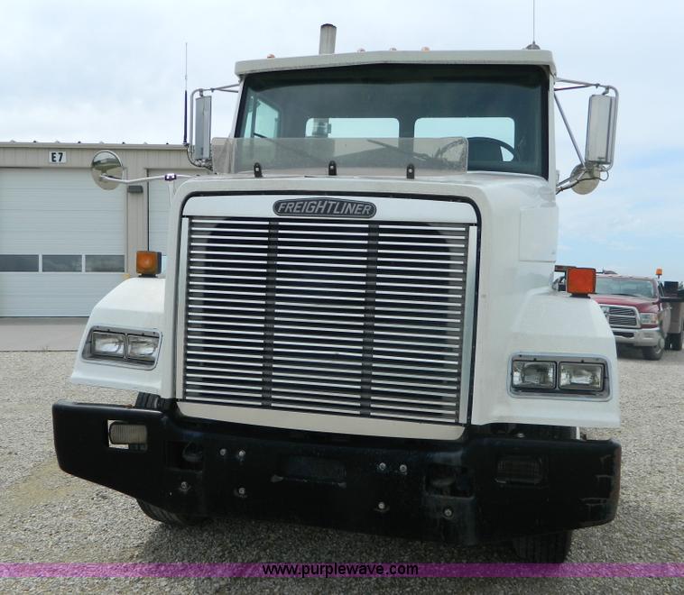 image for item K8094 1990 Freightliner semi truck