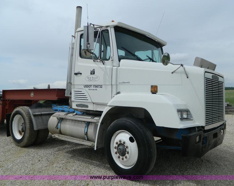 image for item K8094 1990 Freightliner semi truck