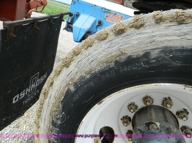 image for item K8094 1990 Freightliner semi truck