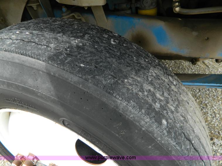 image for item K8094 1990 Freightliner semi truck