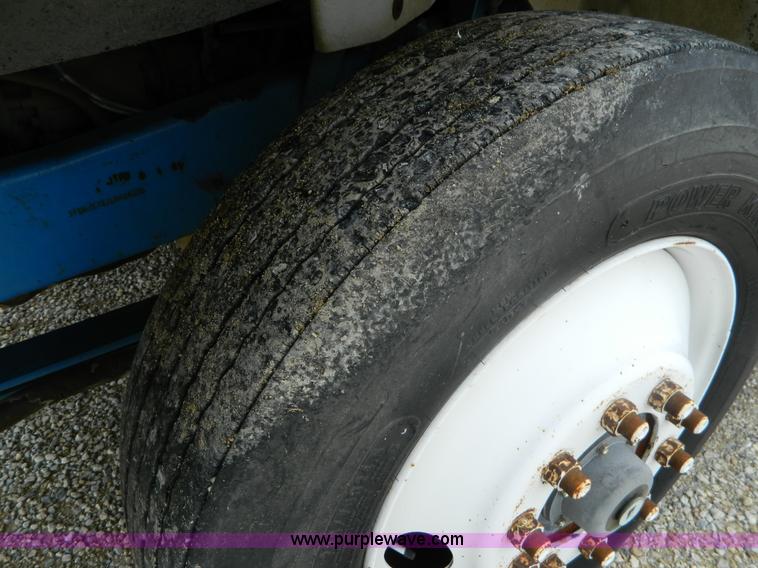 image for item K8094 1990 Freightliner semi truck