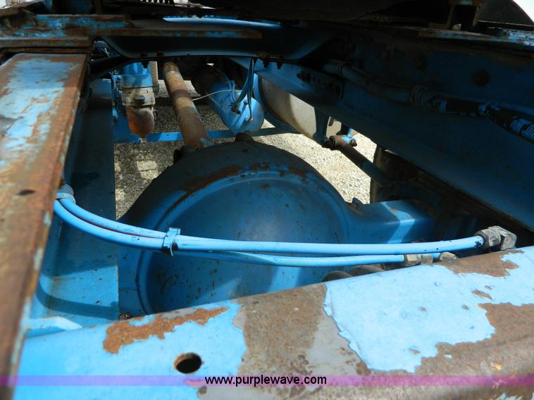 image for item K8094 1990 Freightliner semi truck