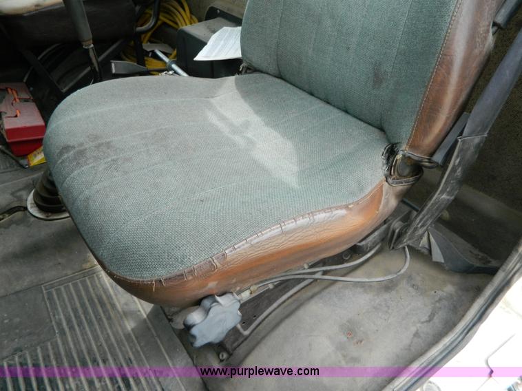 image for item K8094 1990 Freightliner semi truck