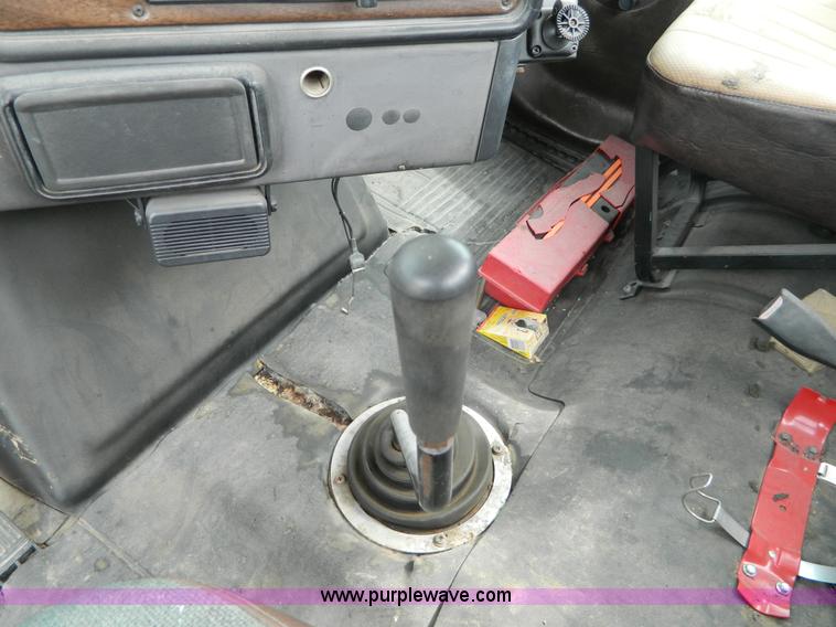 image for item K8094 1990 Freightliner semi truck