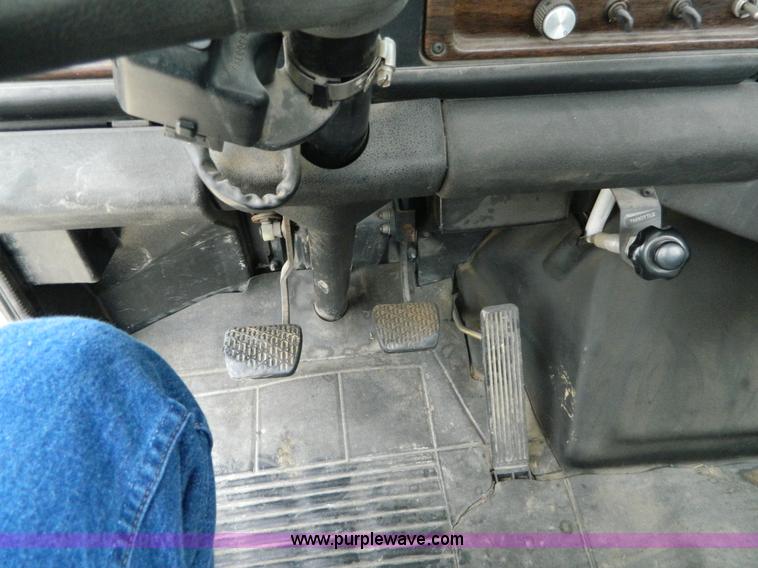 image for item K8094 1990 Freightliner semi truck