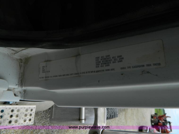 image for item K8094 1990 Freightliner semi truck