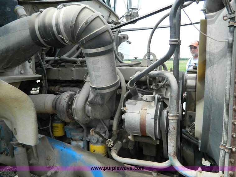 image for item K8094 1990 Freightliner semi truck