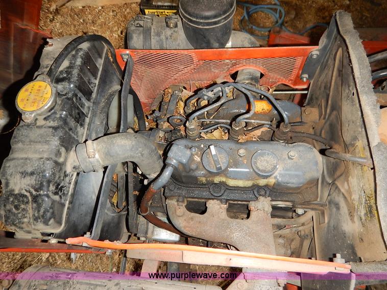 image for item BC9472 Kubota B7100HST MFWD tractor