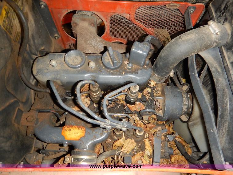 image for item BC9472 Kubota B7100HST MFWD tractor
