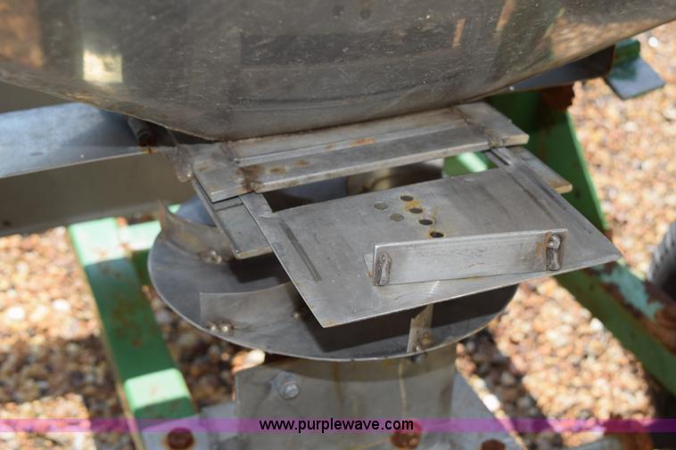 image for item BG9969 Turf Buddy spreader