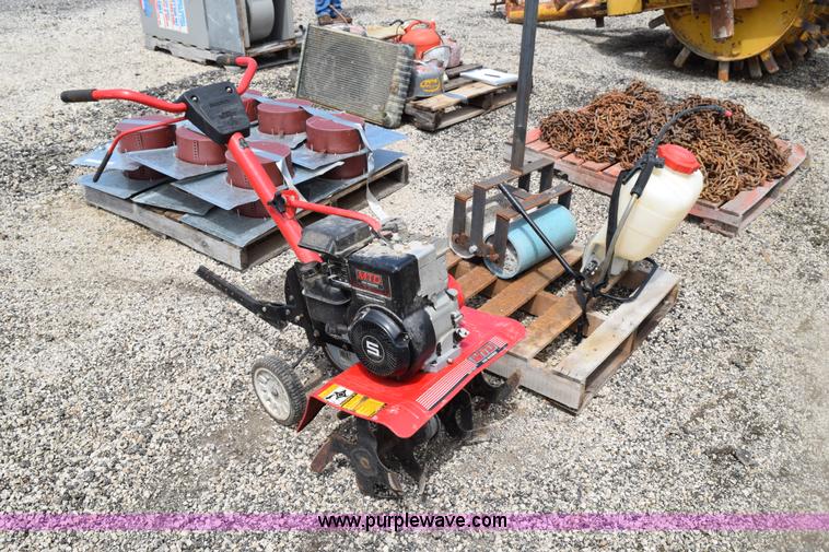 image for item BG9985 Assorted lawn care equipment