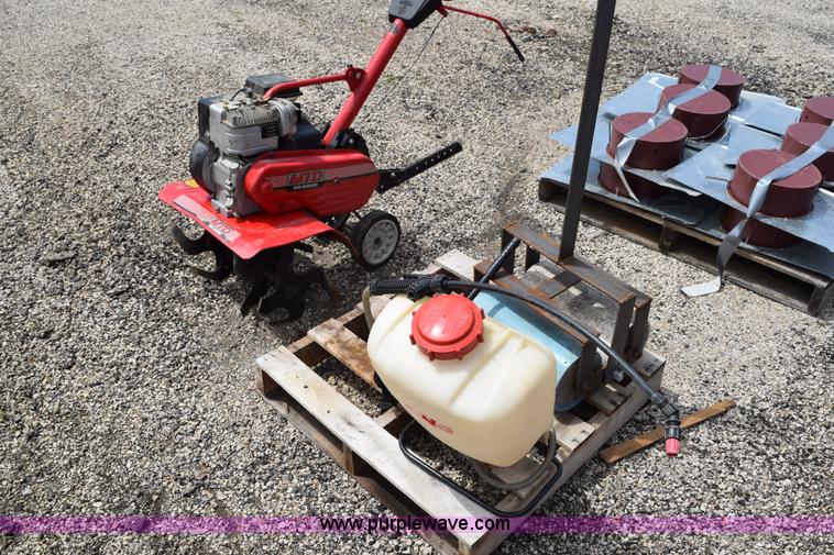 image for item BG9985 Assorted lawn care equipment