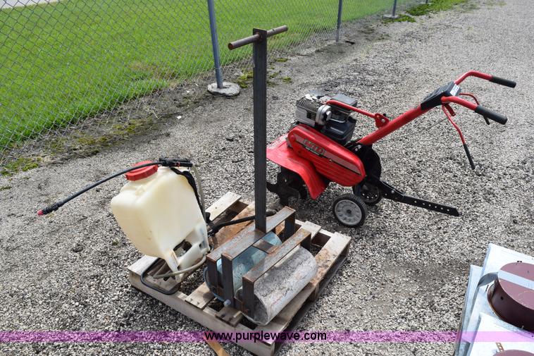 image for item BG9985 Assorted lawn care equipment