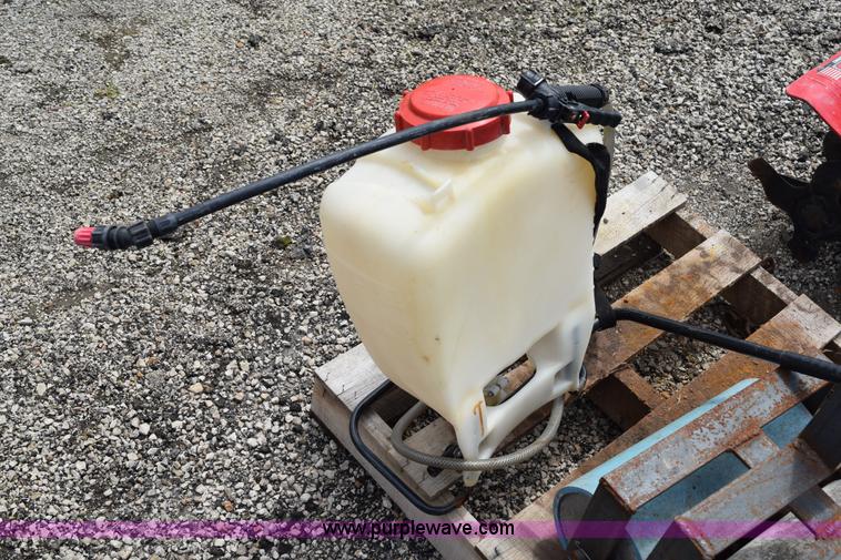 image for item BG9985 Assorted lawn care equipment