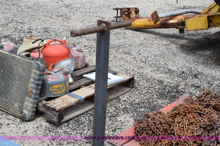 image for item BG9985 Assorted lawn care equipment