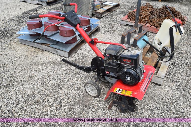 image for item BG9985 Assorted lawn care equipment