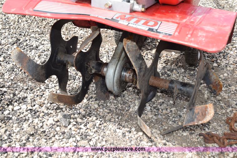 image for item BG9985 Assorted lawn care equipment