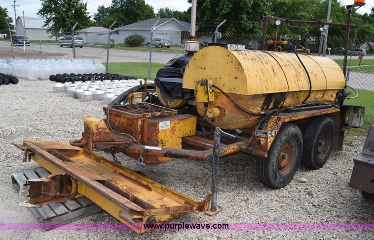 image for item BG9993 1984 AMZ pothole patching machine