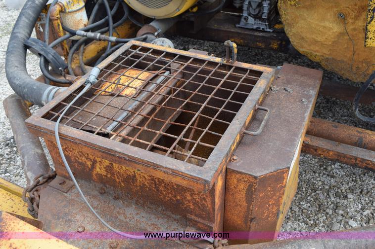 image for item BG9993 1984 AMZ pothole patching machine