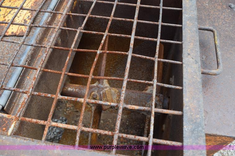 image for item BG9993 1984 AMZ pothole patching machine