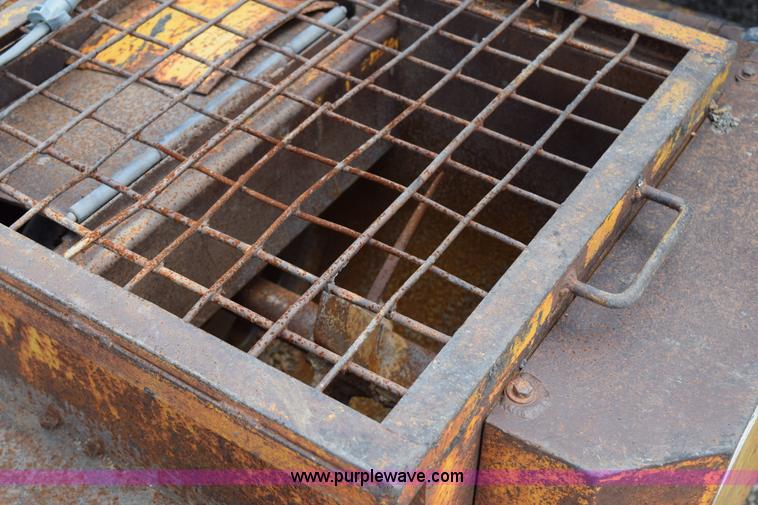 image for item BG9993 1984 AMZ pothole patching machine