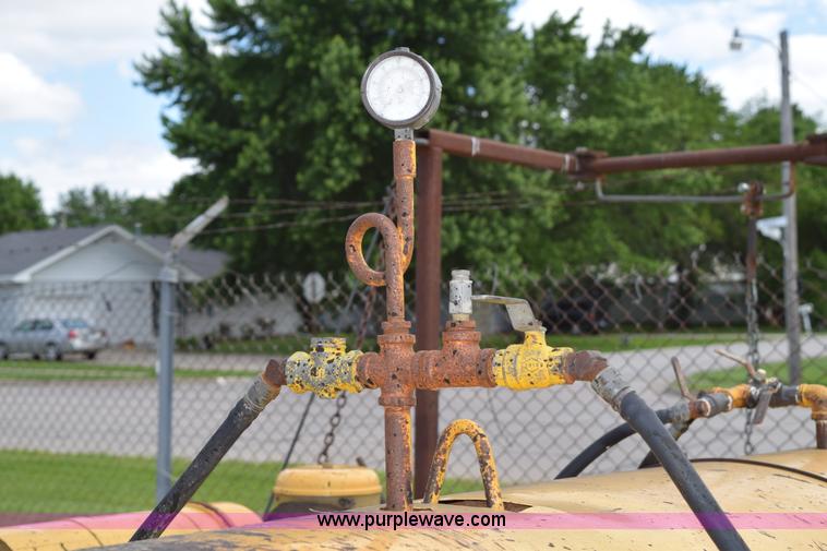 image for item BG9993 1984 AMZ pothole patching machine