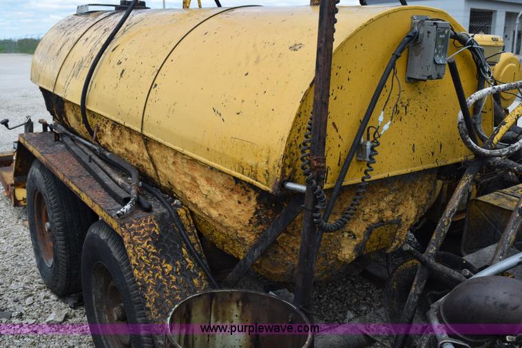 image for item BG9993 1984 AMZ pothole patching machine