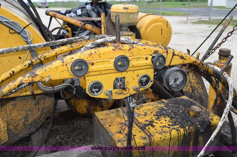 image for item BG9993 1984 AMZ pothole patching machine