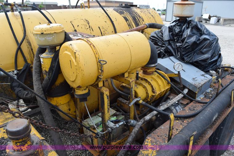 image for item BG9993 1984 AMZ pothole patching machine