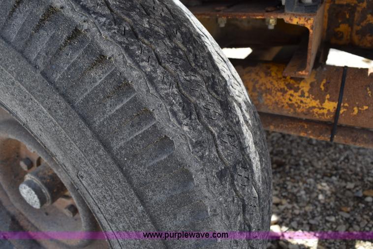 image for item BG9993 1984 AMZ pothole patching machine