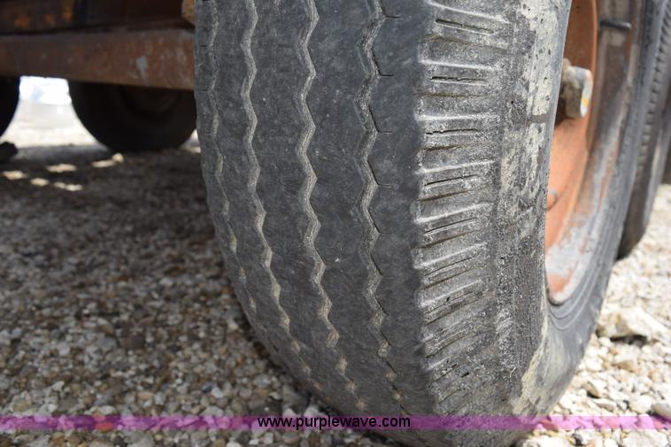 image for item BG9993 1984 AMZ pothole patching machine