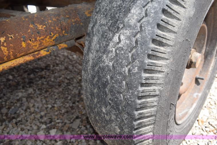 image for item BG9993 1984 AMZ pothole patching machine