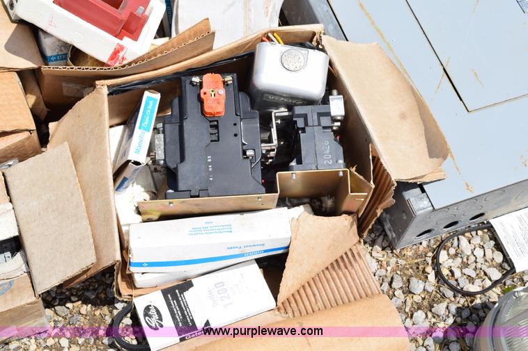 image for item BG9998 Assorted electrical equipment