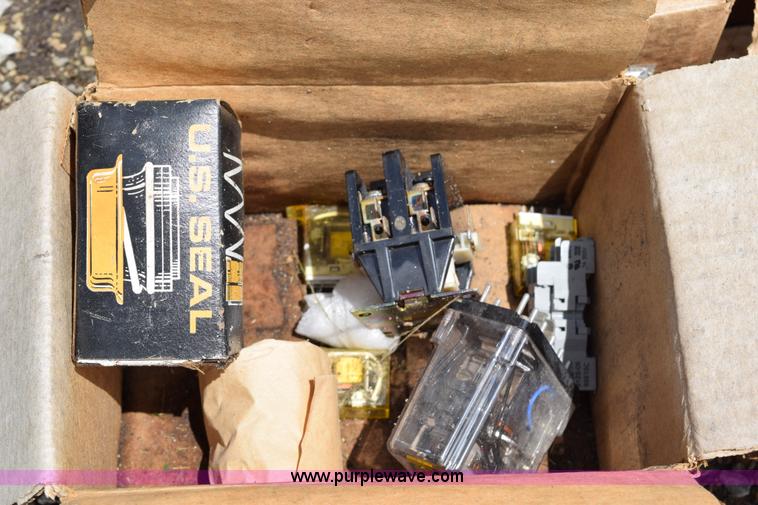 image for item BG9998 Assorted electrical equipment