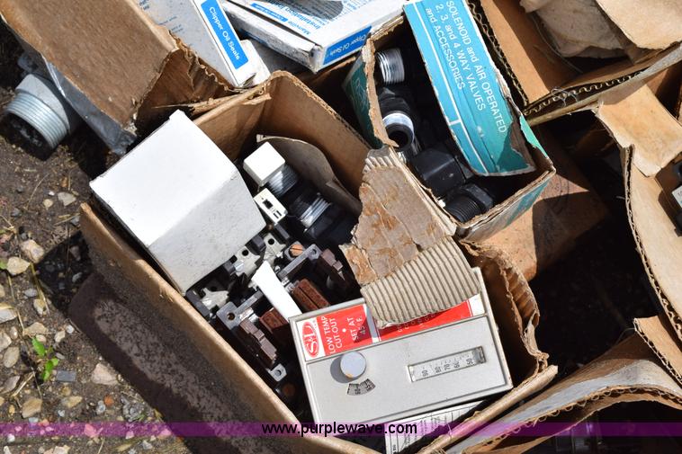 image for item BG9998 Assorted electrical equipment