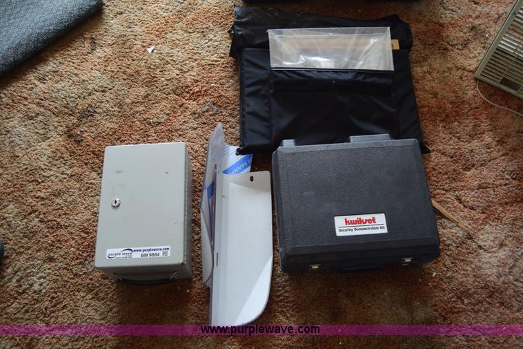 image for item BM9884 Assorted items