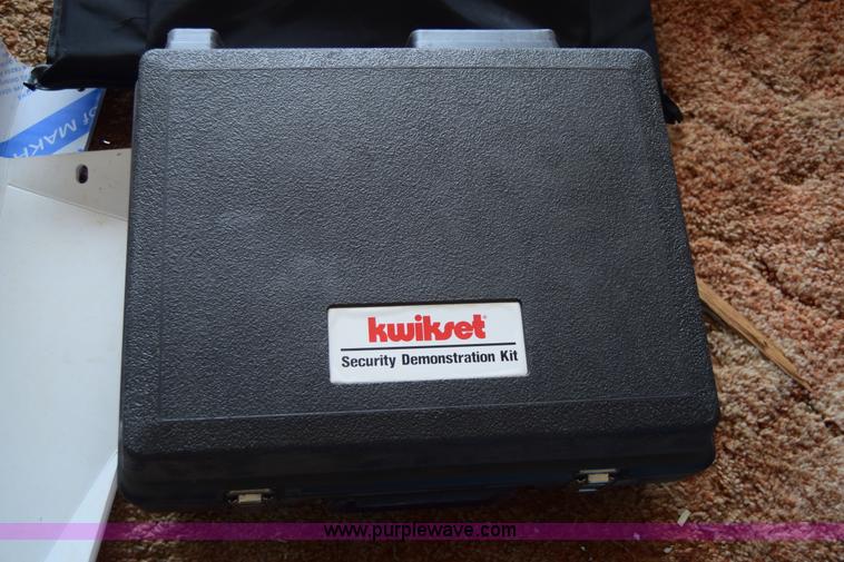 image for item BM9884 Assorted items