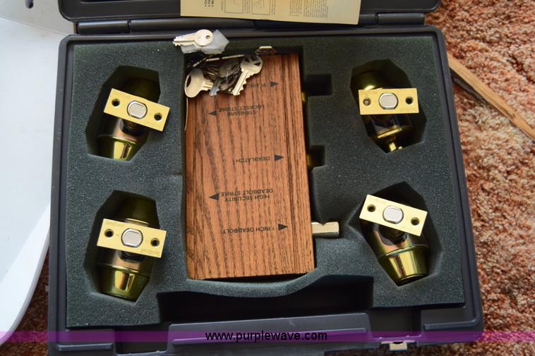 image for item BM9884 Assorted items