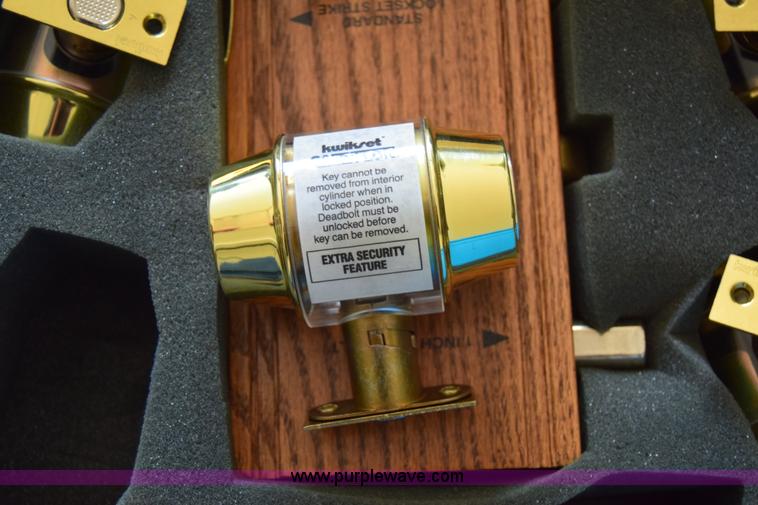 image for item BM9884 Assorted items