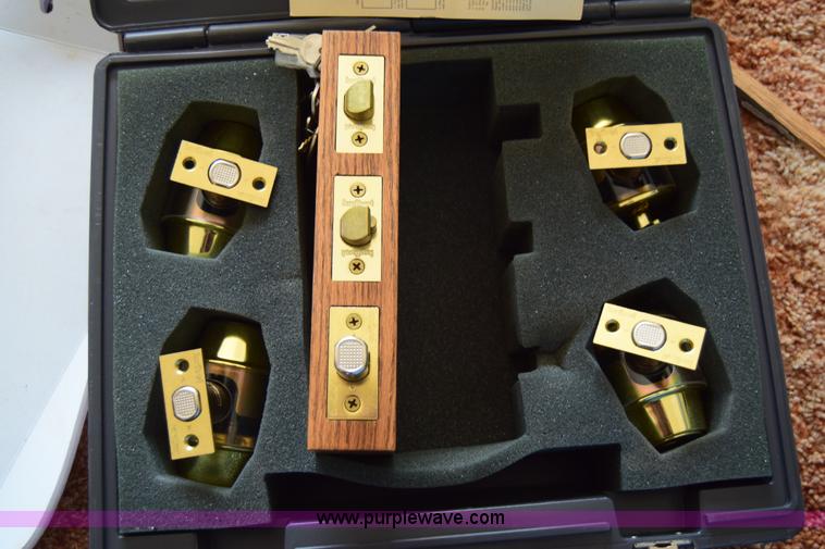 image for item BM9884 Assorted items