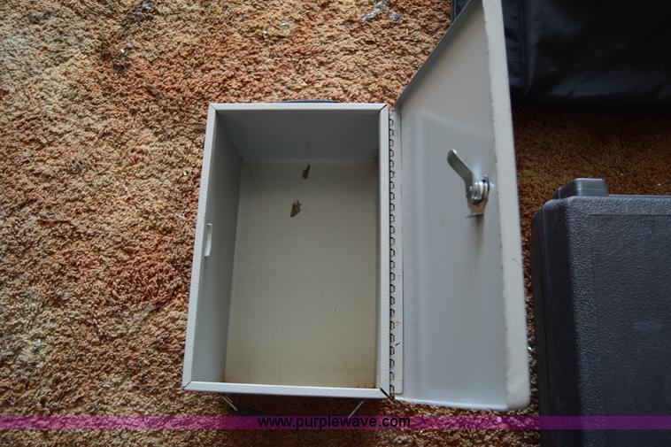 image for item BM9884 Assorted items