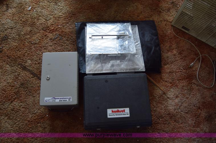 image for item BM9884 Assorted items